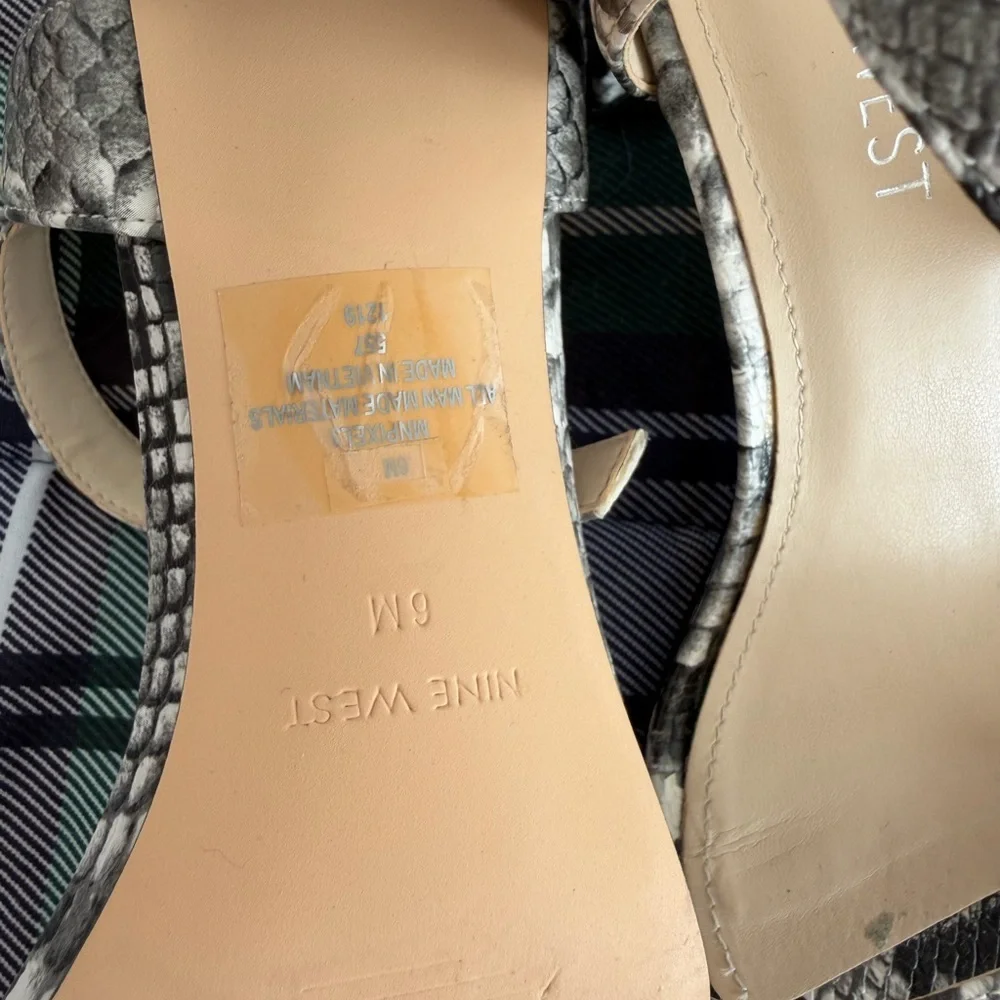 Nine West Black and Gray Snakeskin Heels 3 inch size 6
